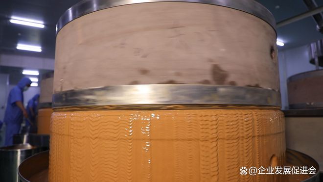 第一”的背后 百年老字号凭何征服消费者冰球突破豪华版六必居二八酱“全国销量(图1)