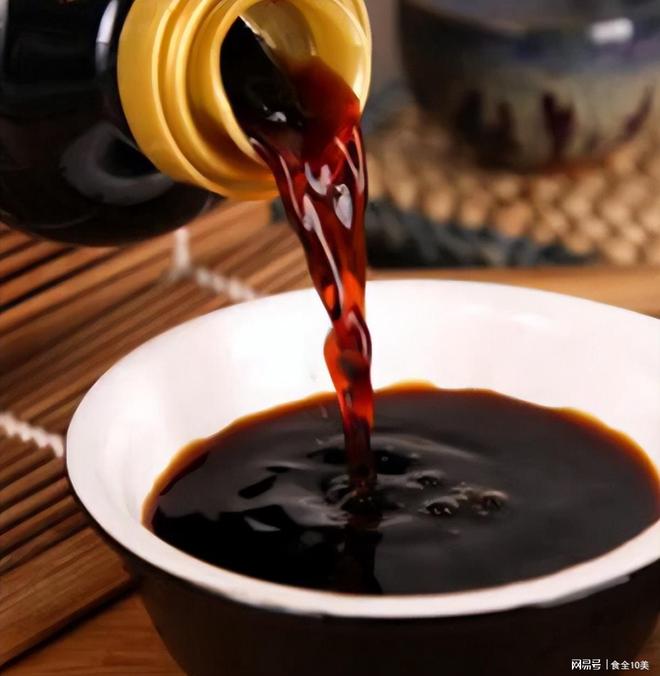 、豉油、蚝油到底啥区别？看完你就明白了冰球突破豪华版app老抽、生抽、酱油(图2)