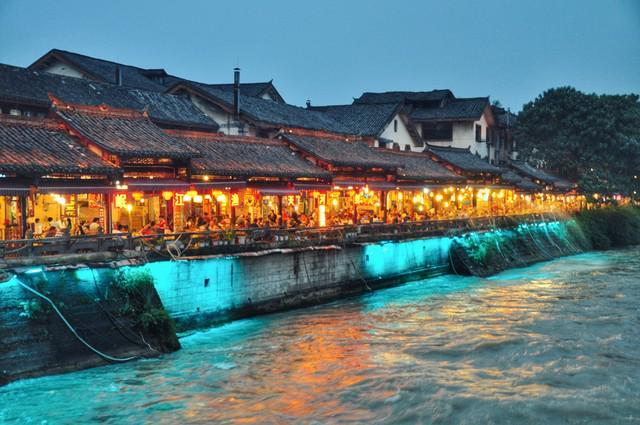 么玩四川自由行导游4天超值费用推荐冰球突